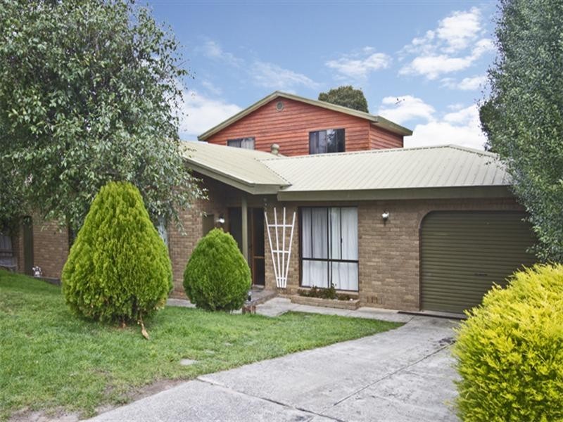 33 Stonnington Drive, Watsonia North VIC 3087