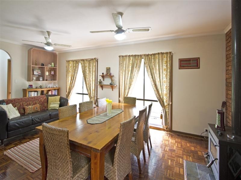 33 Stonnington Drive, Watsonia North VIC 3087