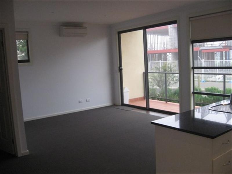 1/28 Diamond Boulevard, Greensborough VIC 3088