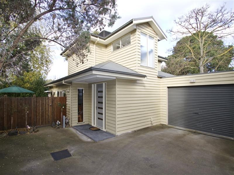 2/32 Sellars Street, Watsonia North VIC 3087
