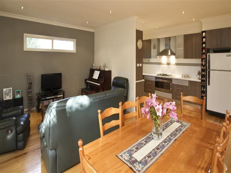 2/32 Sellars Street, Watsonia North VIC 3087