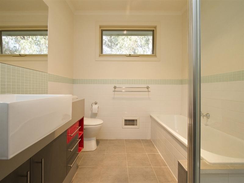 2/32 Sellars Street, Watsonia North VIC 3087