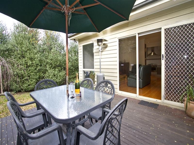 2/32 Sellars Street, Watsonia North VIC 3087