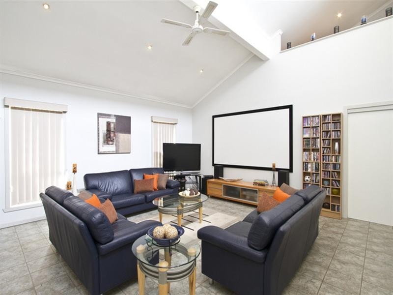 72 Garden Grove Drive, Mill Park VIC 3082