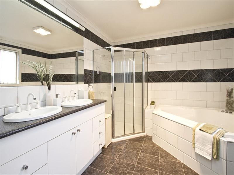 72 Garden Grove Drive, Mill Park VIC 3082