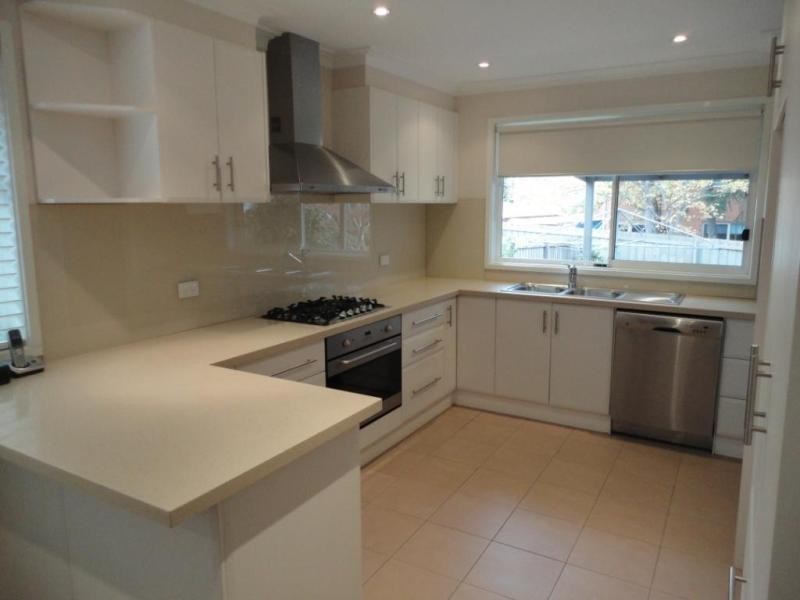 34 Pinehills Drive, Greensborough VIC 3088