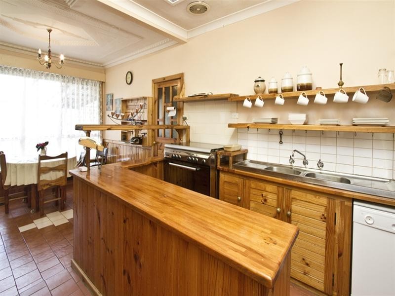 287 Grimshaw Street, Watsonia VIC 3087