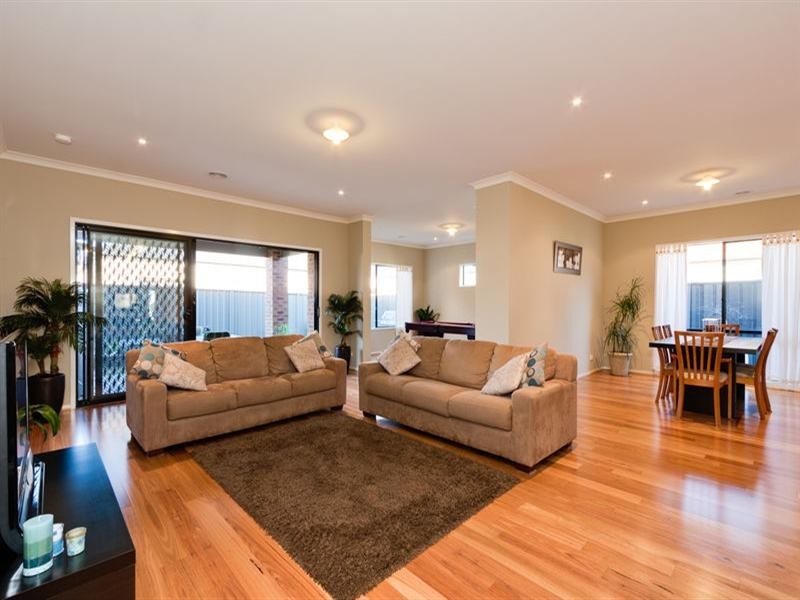 10 Dorbolo Street, Mernda VIC 3754