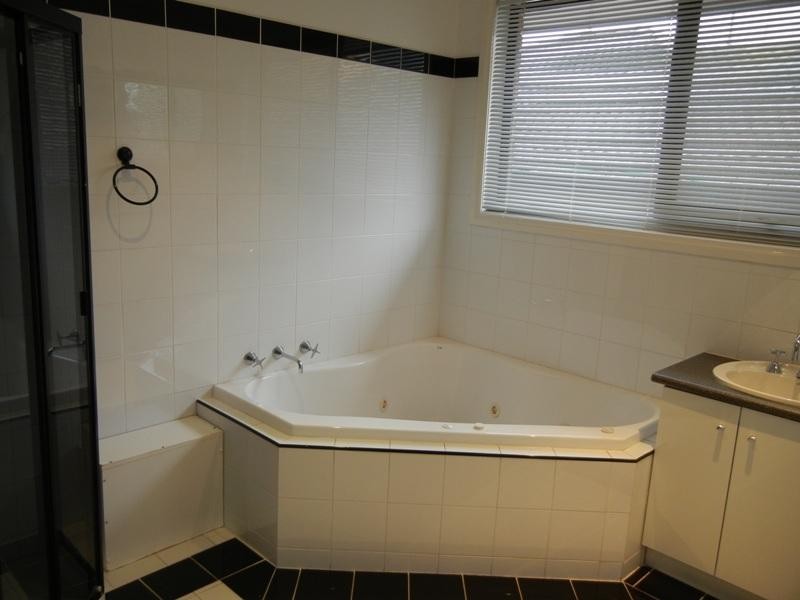 62 Brentwick Drive, Greensborough VIC 3088