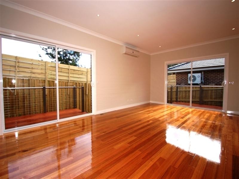 2/25 Williams Road, Briar Hill VIC 3088