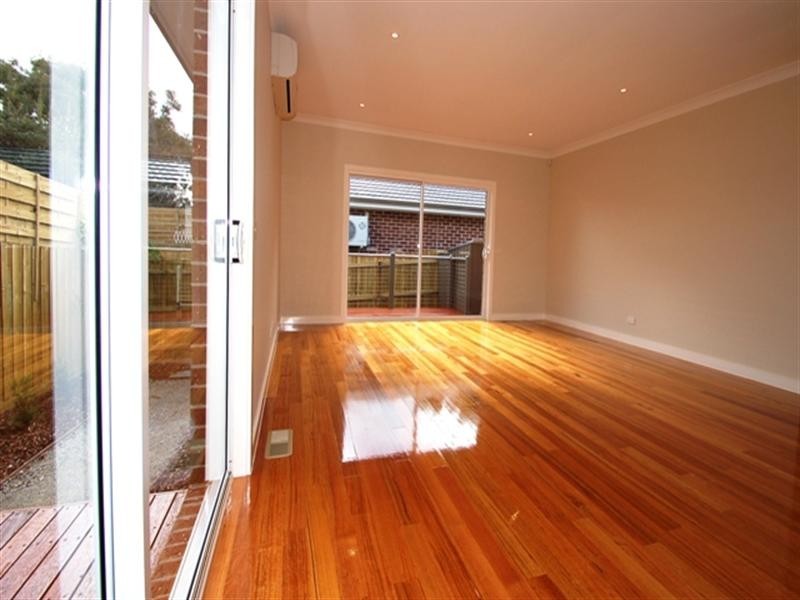 2/25 Williams Road, Briar Hill VIC 3088