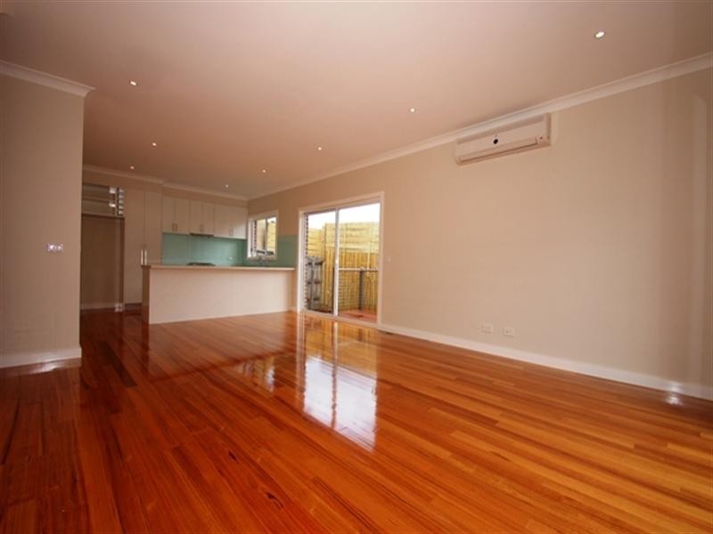 2/25 Williams Road, Briar Hill VIC 3088