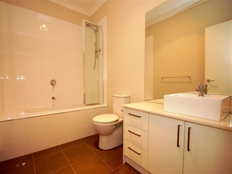 2/25 Williams Road, Briar Hill VIC 3088