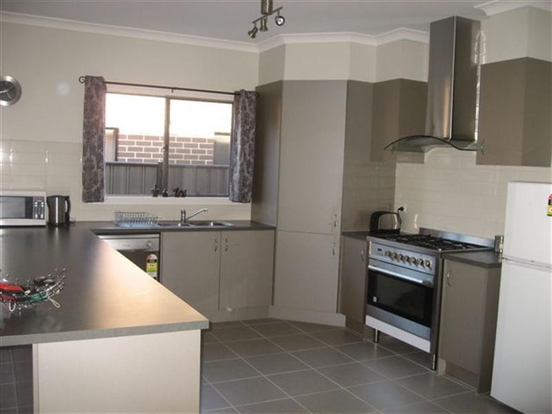 18 Donnelly Circuit, South Morang VIC 3752