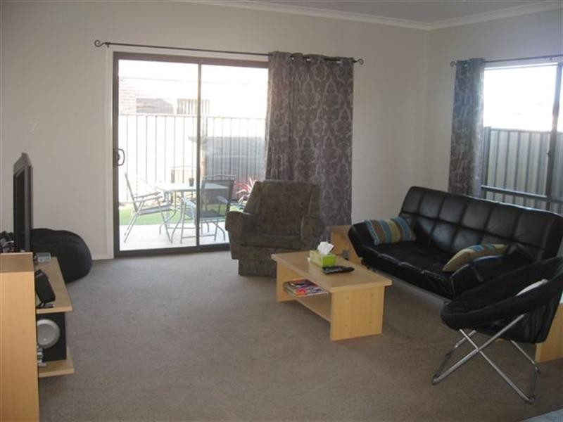 18 Donnelly Circuit, South Morang VIC 3752