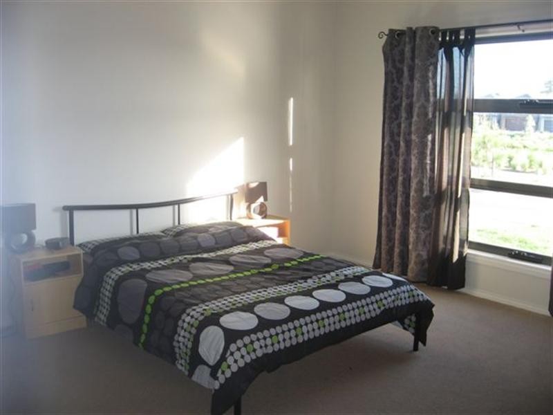 18 Donnelly Circuit, South Morang VIC 3752