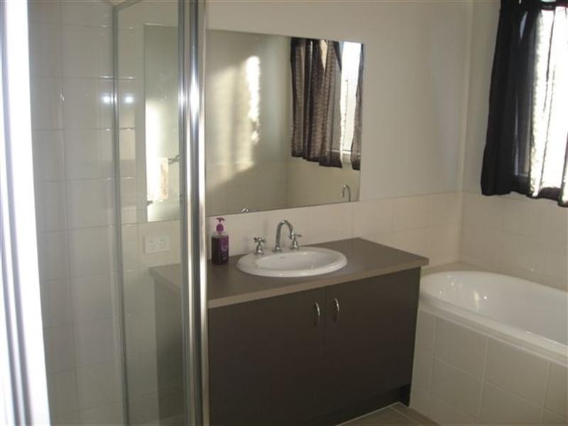 18 Donnelly Circuit, South Morang VIC 3752