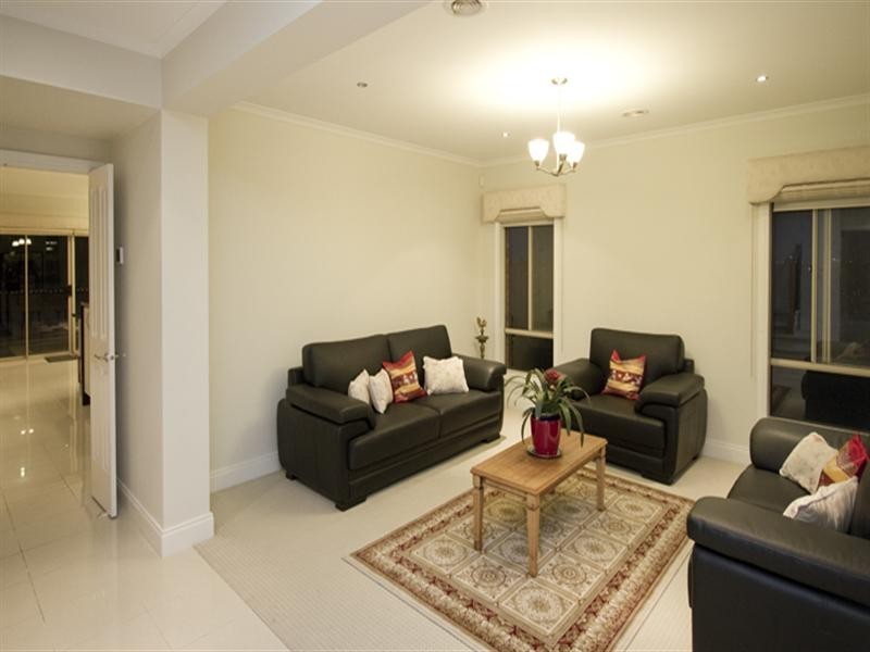 8 Sugar Gum Boulevard, Greensborough VIC 3088