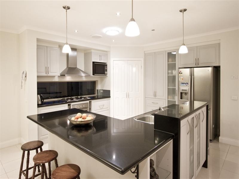 8 Sugar Gum Boulevard, Greensborough VIC 3088