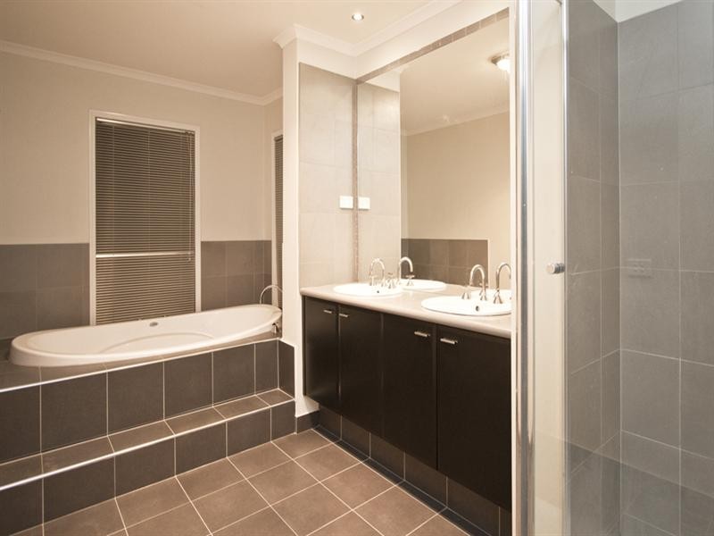 8 Sugar Gum Boulevard, Greensborough VIC 3088