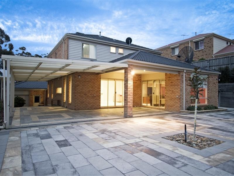 8 Sugar Gum Boulevard, Greensborough VIC 3088