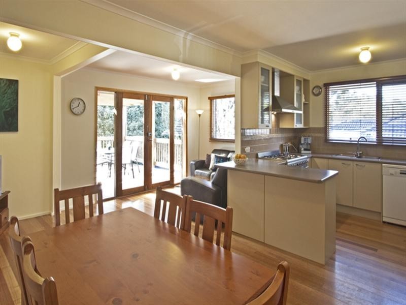 27 Buena Vista Drive, Montmorency VIC 3094