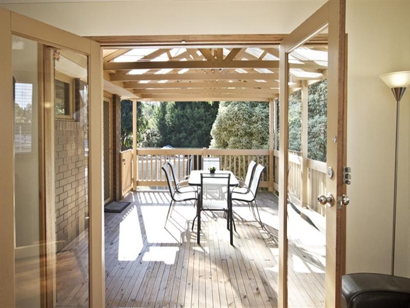 27 Buena Vista Drive, Montmorency VIC 3094