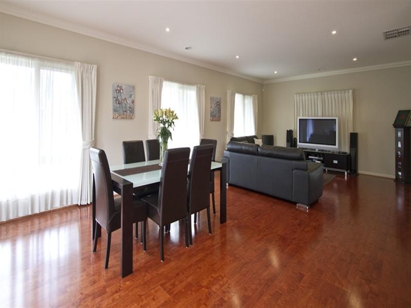 1 Conron Grove, Doreen VIC 3754