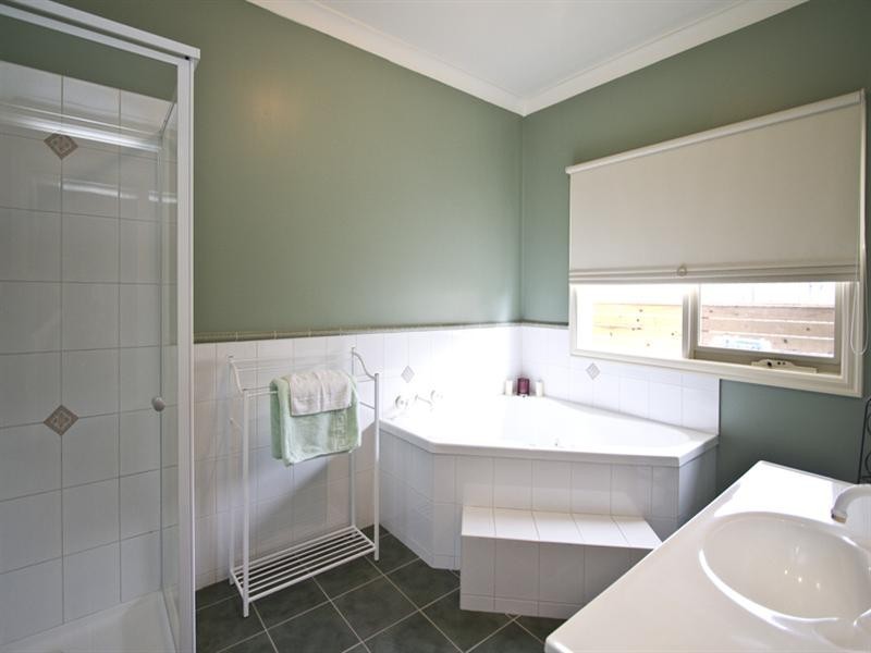 1 Conron Grove, Doreen VIC 3754