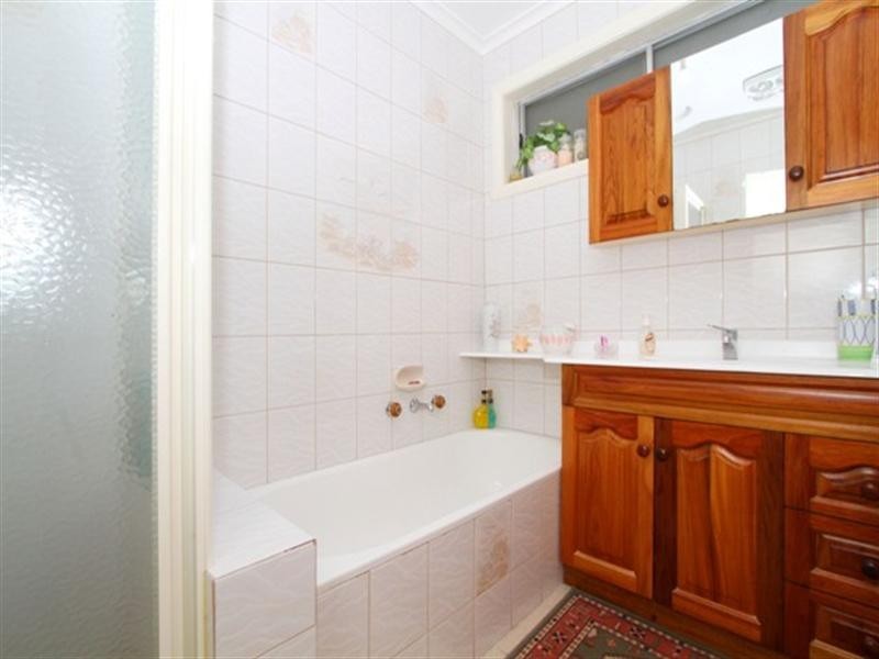 27 Carbora Dale, Greensborough VIC 3088