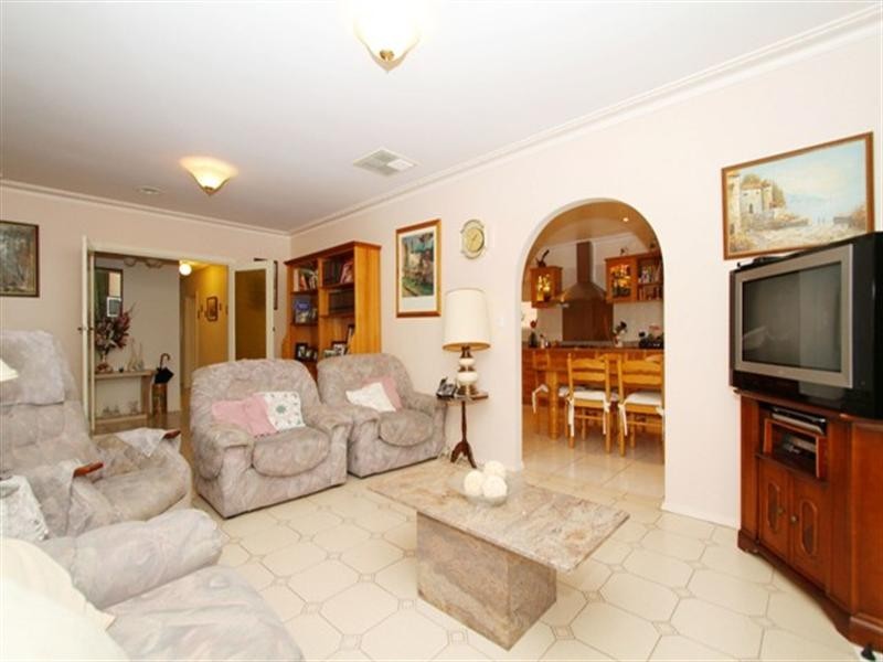 27 Carbora Dale, Greensborough VIC 3088