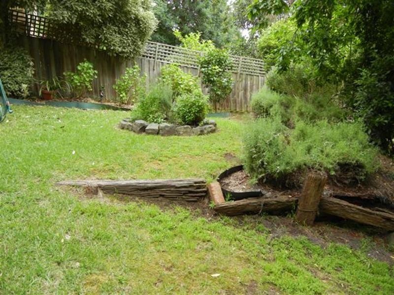 33 Bishop Avenue, Diamond Creek VIC 3089