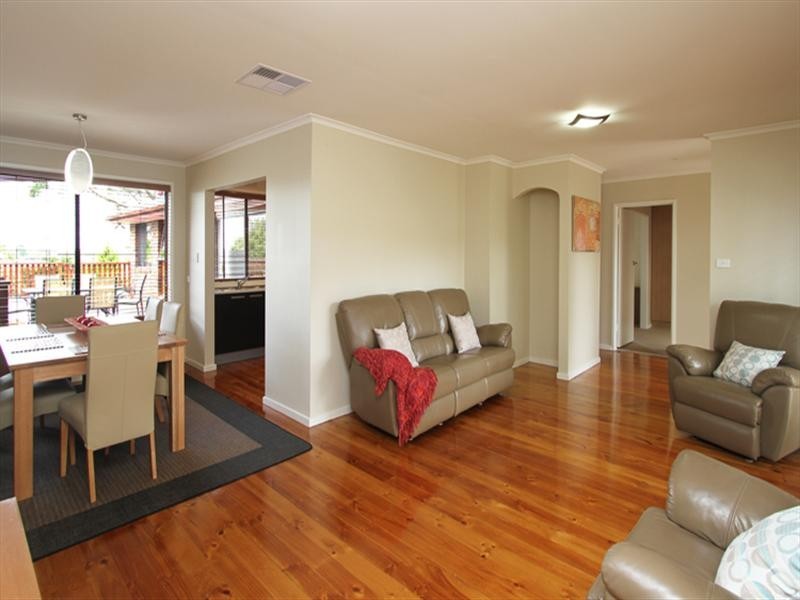 26 Tallow Wood Drive, Greensborough VIC 3088