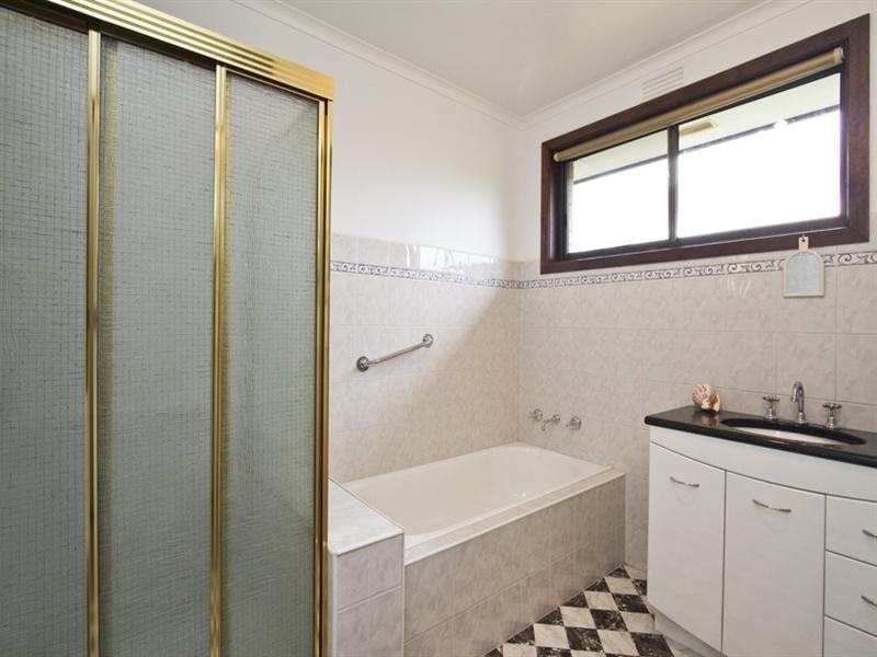 13 Reynolds Road, Wattle Glen VIC 3096