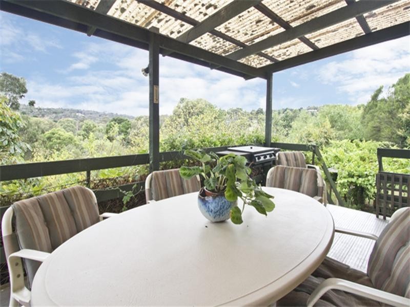 13 Reynolds Road, Wattle Glen VIC 3096