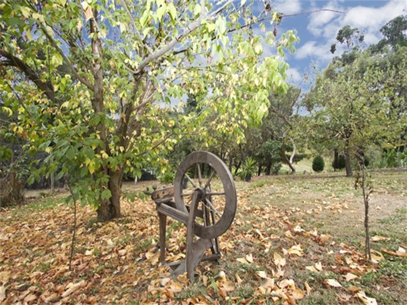 13 Reynolds Road, Wattle Glen VIC 3096