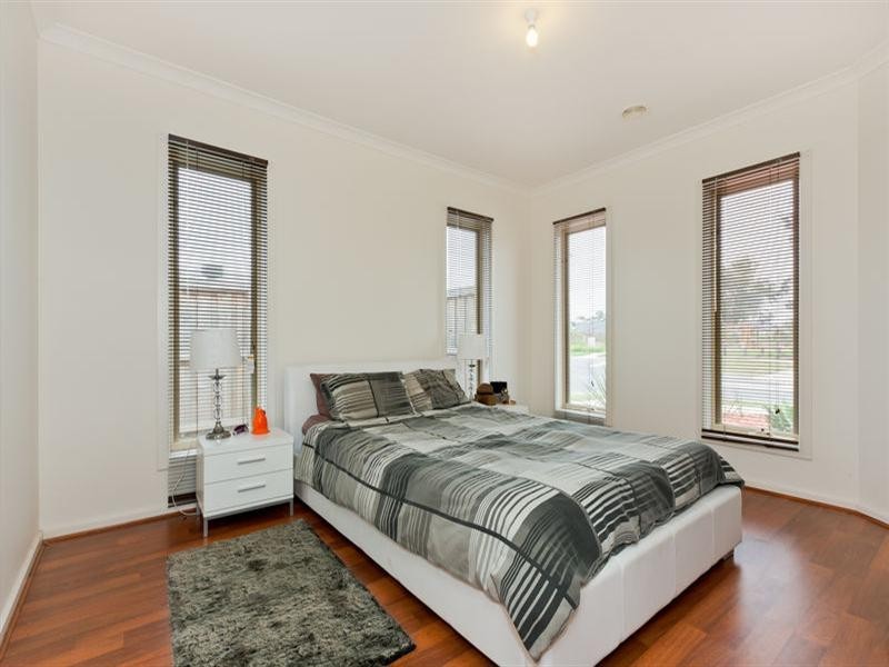 17 Nighthawk Boulevard, South Morang VIC 3752