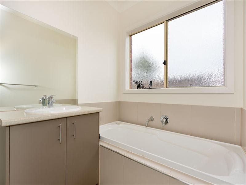 17 Nighthawk Boulevard, South Morang VIC 3752