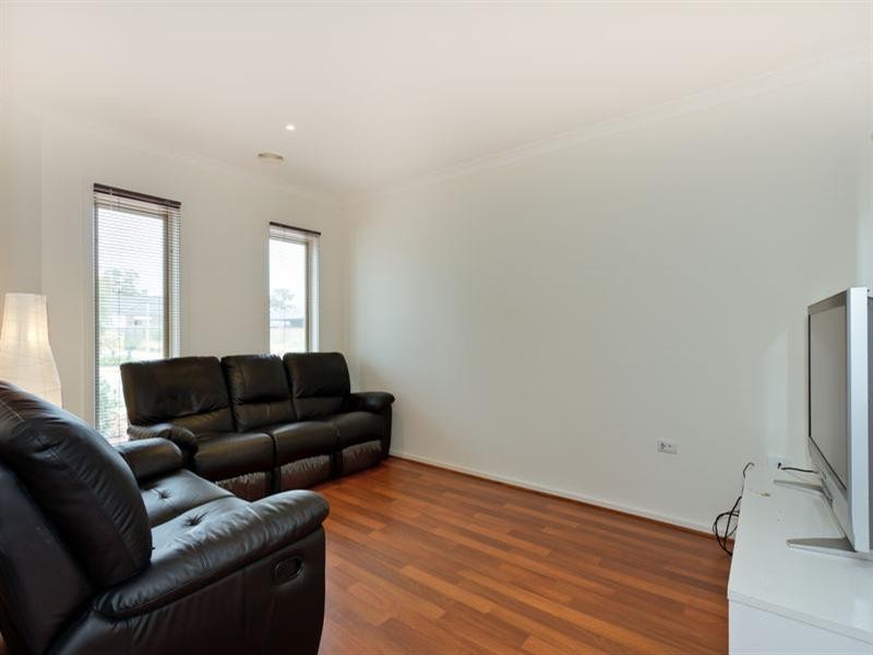 17 Nighthawk Boulevard, South Morang VIC 3752