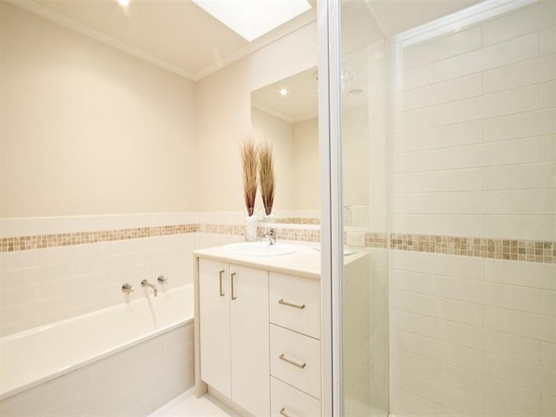 2/3 Wilson Avenue, Montmorency VIC 3094