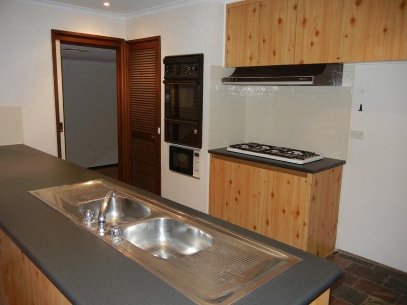 20 Calendonia Drive, Eltham North VIC 3095