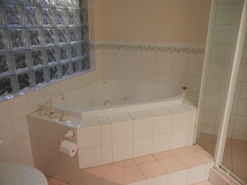 20 Calendonia Drive, Eltham North VIC 3095