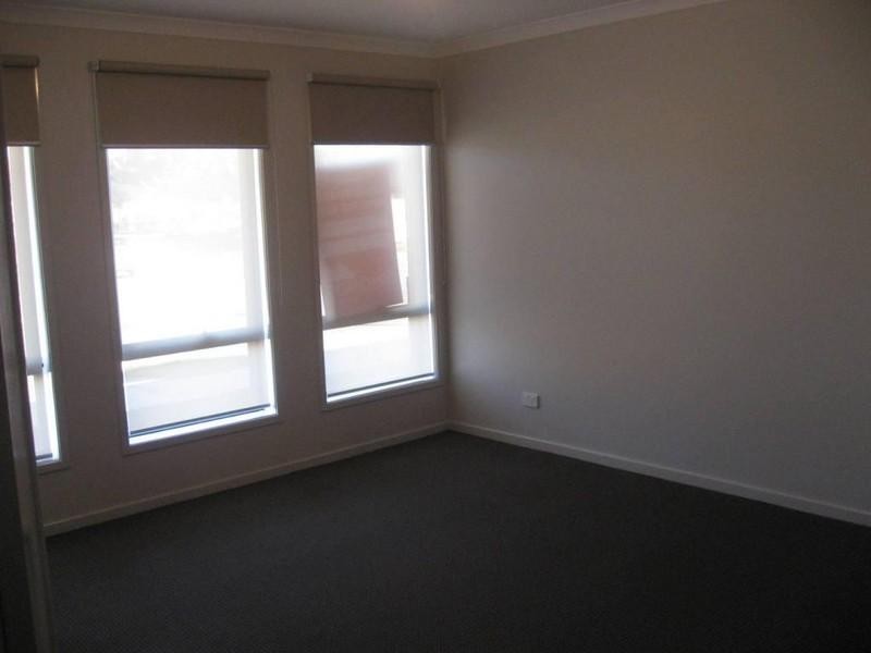 17 Breakwater Drive, Doreen VIC 3754