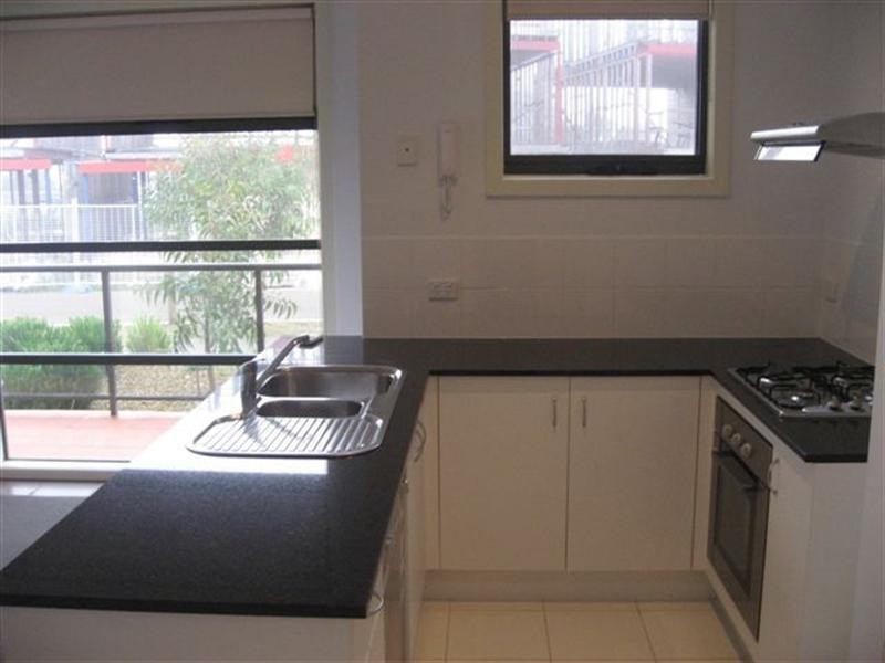 1/28 Diamond Boulevard, Greensborough VIC 3088