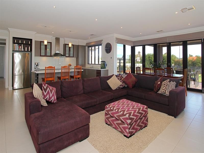 13 Zannon Crescent, Doreen VIC 3754