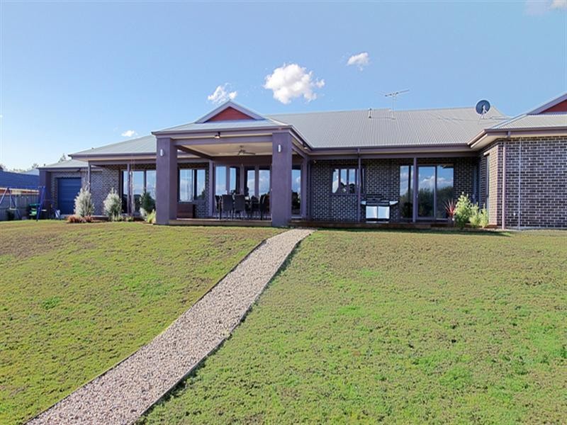 13 Zannon Crescent, Doreen VIC 3754