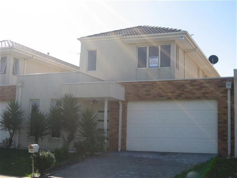 19 Donvale Avenue, Roxburgh Park VIC 3064