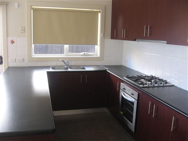 19 Donvale Avenue, Roxburgh Park VIC 3064