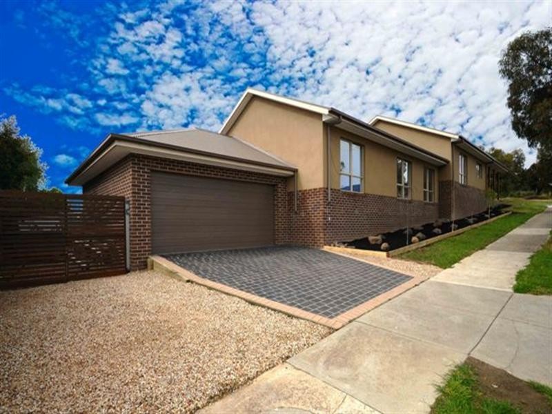 8 Rangeview Green, Doreen VIC 3754