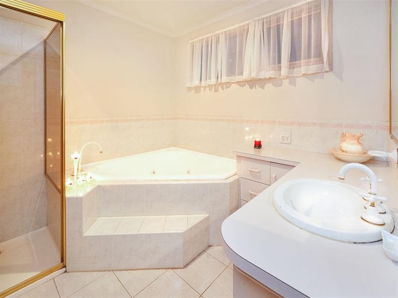 Eltham North VIC 3095